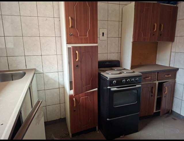 1 BEDROOM FLAT FOR SALE IN VEREENIGING CENTRAL